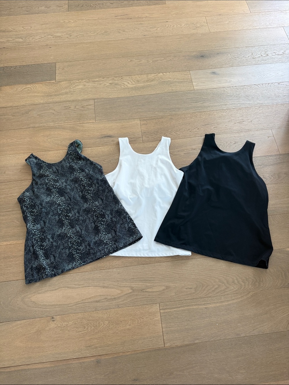 3 Tail Women’s Scoop Neck Tank w bra shelf Tops - White, Black, Snake Print  L